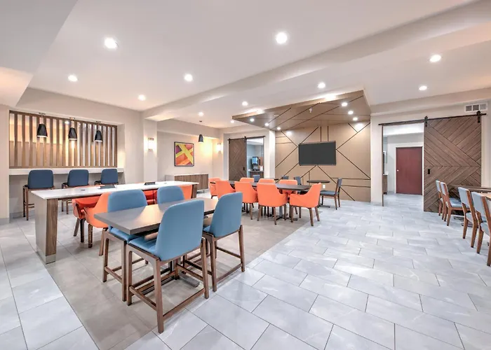 Holiday Inn Express Hotel & Suites Dallas West By Ihg