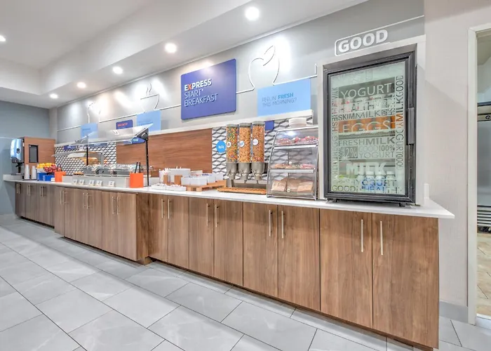 Holiday Inn Express Hotel & Suites Dallas West By Ihg