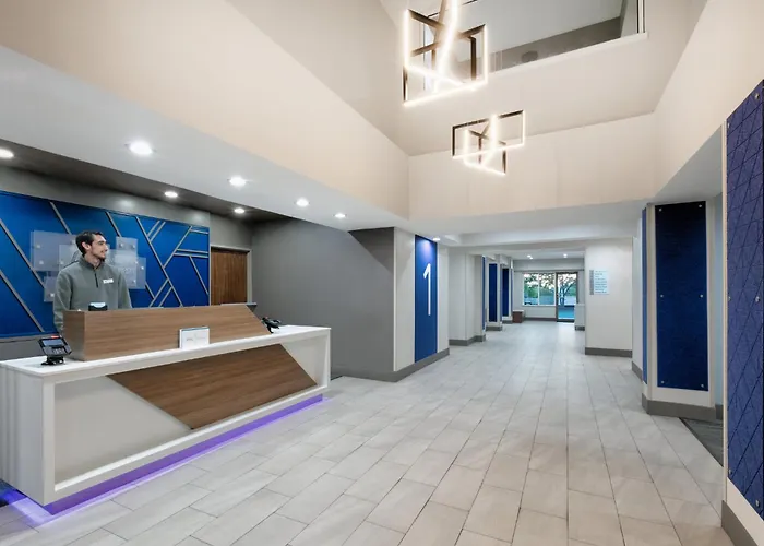 Holiday Inn Express & Suites Dallas Park Central Northeast By Ihg